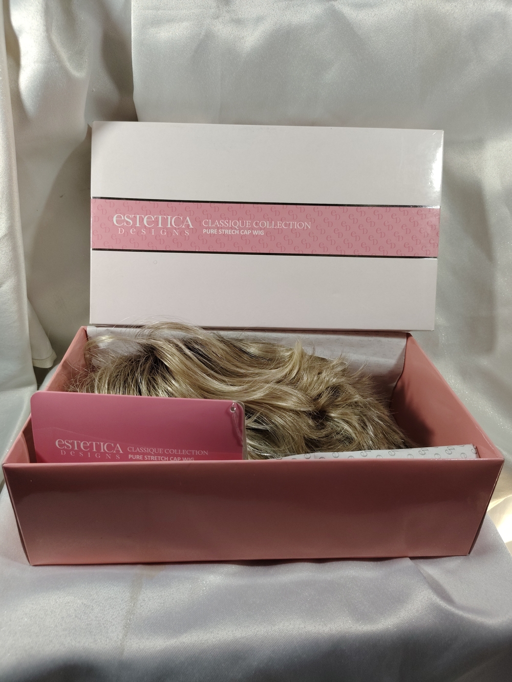 NWT Estitica Wig Style Avery. Pecan Glaze Rooted Blonde.